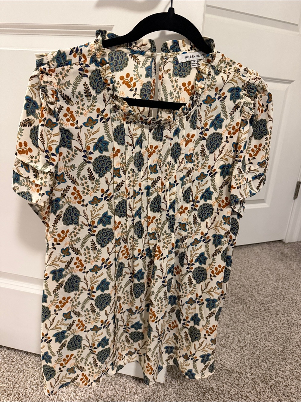 Rose & Olive Cream Floral Pintuck Short-Sleeve Shirt